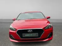 Usado Hyundai i30 120 CV (88 kW) 2019 Rojo Familiar