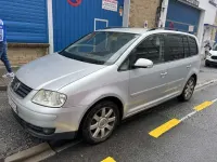 Usado VW Touran Highline 140 CV (102 kW) 2003 Plateado Monovolumen