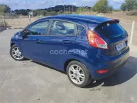 Usado Ford Fiesta Trend 60 CV (44 kW) 2016 Azul Utilitario