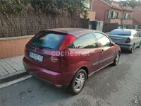 Usado Ford Focus Trend 90 CV (66 kW) 2000 Granate Berlina