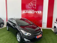 Usado Hyundai i40 115 CV (84 kW) 2012 Negro Familiar