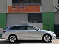 Usado Skoda Octavia Ambition 150 CV (110 kW) 2020 Gris / plata Familiar