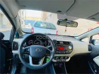 Usado Kia Rio 85 CV (62 kW) 2013 Negro Berlina