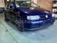 Usado VW Polo 60 CV (44 kW) 1999 Azul Berlina