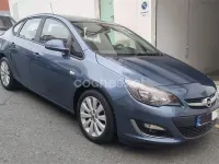 Usado Opel Astra Excellence 140 CV (102 kW) 2013 Azul Berlina