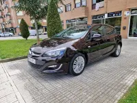Usado Opel Astra Selective 115 CV (84 kW) 2013 Marrón Berlina