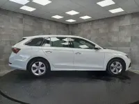 Usado Skoda Octavia 110 CV (80 kW) 2021 Blanco Familiar