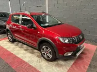 Usado Dacia Sandero Essentiel 90 CV (66 kW) 2020 Granate Berlina