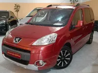 Usado Peugeot Partner Tepee Premium 112 CV (82 kW) 2011 Granate Monovolumen
