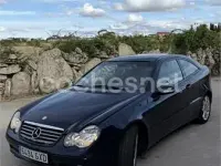 Usado Mercedes C220 143 CV (105 kW) 2001 Negro Berlina