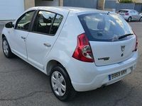 Usado Dacia Sandero 70 CV (51 kW) 2010 Blanco