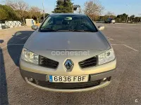 Usado Renault Mégane Cabriolet Dynamique 115 CV (84 kW) 2006 Gris / plata Descapotable