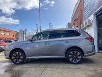 Usado Mitsubishi Outlander P-HEV 203 CV (149 kW) 2017 Gris / plata SUV
