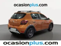 Usado Dacia Sandero 90 CV (66 kW) 2017 Naranja Utilitario