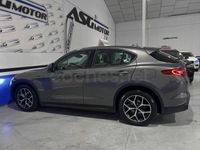 Usado Alfa Romeo Stelvio Sprint 190 CV (139 kW) 2022 Gris / plata SUV