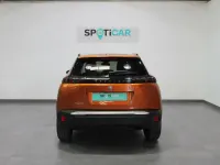 Usado Peugeot 2008 Allure 100 CV (73 kW) 2020 Naranja SUV