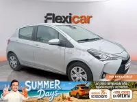 Usado Toyota Yaris Hybrid Active 100 CV (73 kW) 2019 Gris / plata Berlina