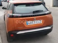 Usado Peugeot 2008 Allure 100 CV (73 kW) 2020 Naranja SUV