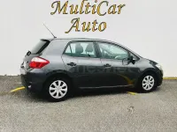 Usado Toyota Auris Active 90 CV (66 kW) 2012 Gris / plata Berlina