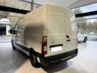 Usado Renault Master 110 CV (80 kW) 2024 Blanco Monovolumen