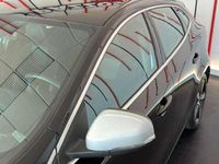 Usado Volvo V40 R-Design Momentum 120 CV (88 kW) 2019 Gris Utilitario