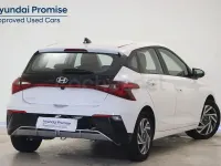 Usado Hyundai i20 100 CV (73 kW) 2025 Blanco Utilitario