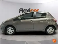 Usado Toyota Yaris Active 100 CV (73 kW) 2020 Gris