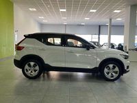 Usado Volvo XC40 Momentum 197 CV (144 kW) 2022 Blanco SUV