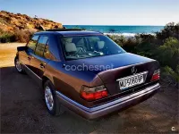 Usado Mercedes E250 113 CV (83 kW) 1993 Violeta / lila Berlina