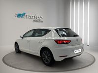 Usado Seat Leon Style 130 CV (95 kW) 2018 Blanco Berlina