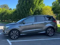 Usado Ford Kuga ST-Line 150 CV (110 kW) 2018 Gris / plata SUV