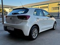 Usado Kia Rio 84 CV (61 kW) 2017 Blanco Berlina