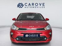 Usado Kia Rio 84 CV (61 kW) 2022 Granate Berlina