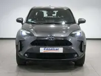 Usado Toyota Yaris Hybrid Active 92 CV (67 kW) 2022 Gris Berlina