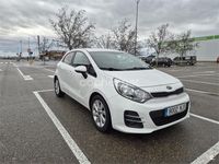 Usado Kia Rio 84 CV (61 kW) 2015 Blanco Berlina