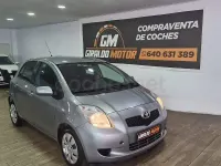 Usado Toyota Yaris 90 CV (66 kW) 2006 Gris / plata Berlina