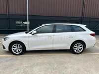 Usado Seat Leon Style 110 CV (80 kW) 2022 Blanco Familiar