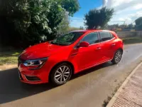 Usado Renault Mégane Life 101 CV (74 kW) 2017 Rojo Utilitario