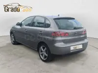 Usado Seat Ibiza 100 CV (73 kW) 2004 Beige Utilitario