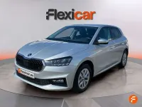 Usado Skoda Fabia Selection 95 CV (69 kW) 2025 Gris Utilitario