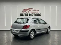 Usado Peugeot 307 90 CV (66 kW) 2004 Gris / plata Berlina