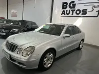 Usado Mercedes E320 Classic 224 CV (164 kW) 2006 Gris / plata Berlina
