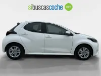 Usado Toyota Yaris Hybrid Active 120 CV (88 kW) 2022 Gris/plata