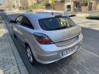 Usado Opel Astra GTC Sport 140 CV (102 kW) 2008 Gris / plata Berlina