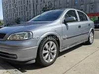 Usado Opel Astra Enjoy 80 CV (58 kW) 2003 Gris / plata Berlina