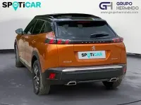 Usado Peugeot 2008 GT-line 130 CV (95 kW) 2021 Naranja SUV