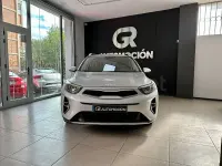 Usado Kia Stonic 100 CV (73 kW) 2024 Gris / plata SUV