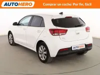 Usado Kia Rio 101 CV (74 kW) 2022 Blanco Berlina