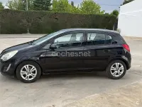 Usado Opel Corsa Selective 95 CV (69 kW) 2012 Negro Utilitario