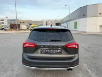 Usado Ford Focus Active X 120 CV (88 kW) 2020 Gris / plata Familiar